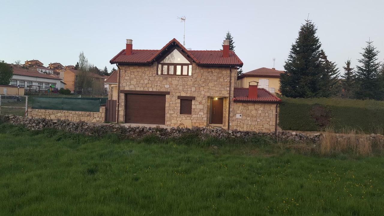 בית הארחה נאבארדונדה דה גרדוס 	El Cordel De Gredos מראה חיצוני תמונה