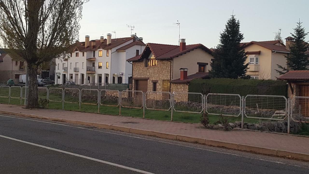 בית הארחה נאבארדונדה דה גרדוס 	El Cordel De Gredos מראה חיצוני תמונה
